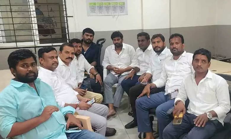 The police booked them under sections 353 (obstructing public servant from discharging duties) and 448 r/w 34 (committing house trespass) of IPC.