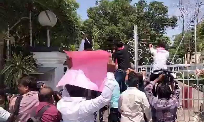 NSUI, SFI, other student bodies protest in Hyderabad against NEET ‘irregularities’