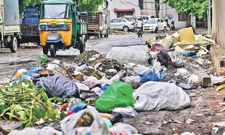 Piles of garbage everywhere in Hyderabad, govt should wake up: KTR