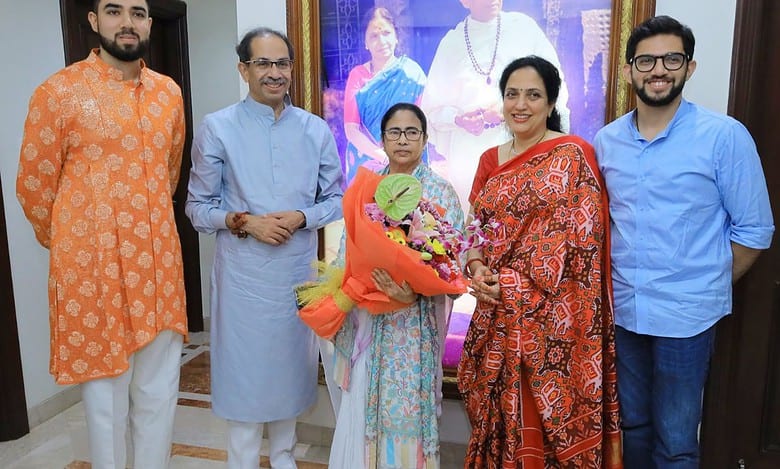 Mamata meets Uddhav thackeray