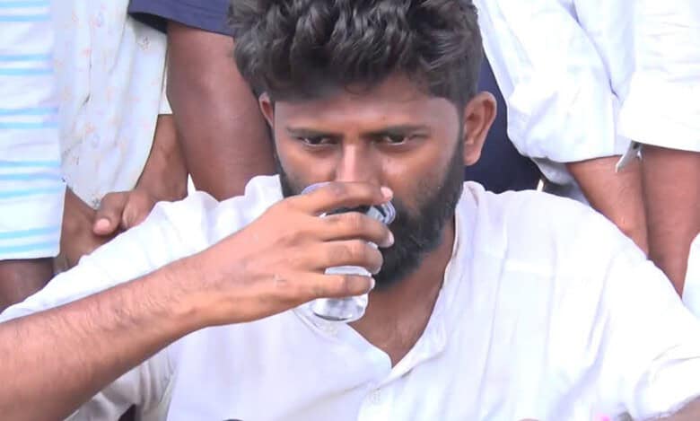 Telangana unemployed JAC leader ends fast at Gandhi Hospital