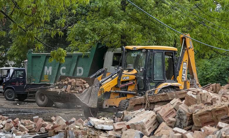 SC declines to initiate contempt action against UP officials for defying freeze on demolitions
