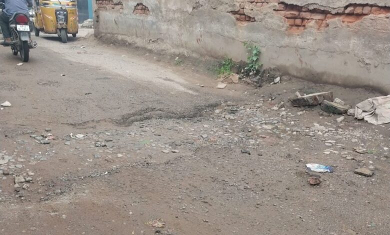 Hyderabad: Incessant rains lead to 'fatal' potholes in Old City