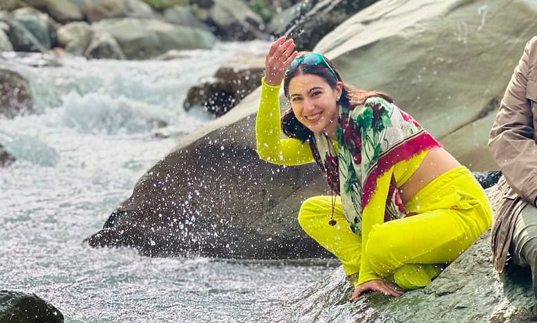 Sara Ali Khan enjoys Kashmiri delicacies, relishes roti & Kahwa