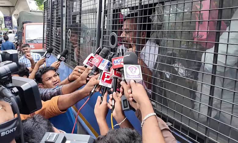 Hyderabad: Tension at TGPSC office as students try to lay siege