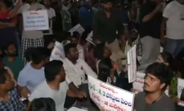 Unemployed youth protest