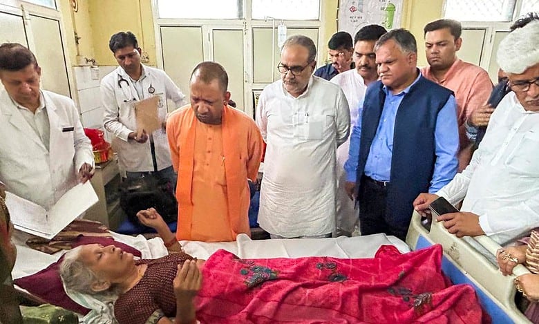 CM Yogi visits Hathras, meets injured persons