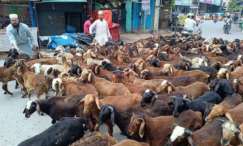Hyderabad: Three held for duping people of Rs 23L during Bakrid