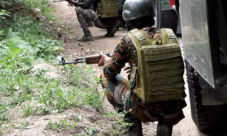 J-K: Ultras attack Army vehicles in Kathua, 2 soldiers injured