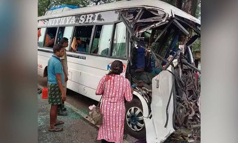 3 killed as bus with pilgrims from Hyderabad hits truck; 14 injured
