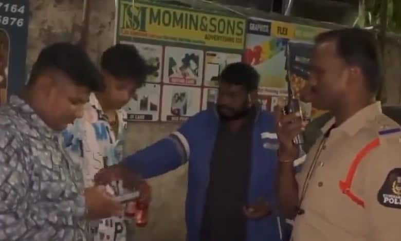 Hyderabad: Action taken against Moghalpura cop who thrashed public