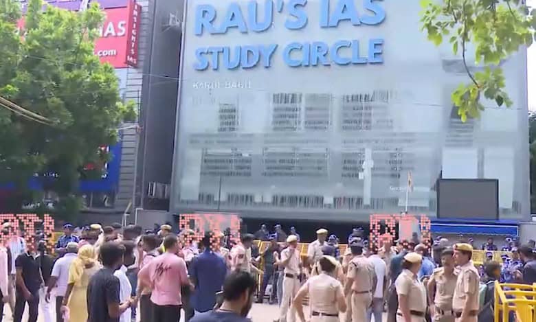 Delhi tragedy: Congress leaders condole victims, call for strict action