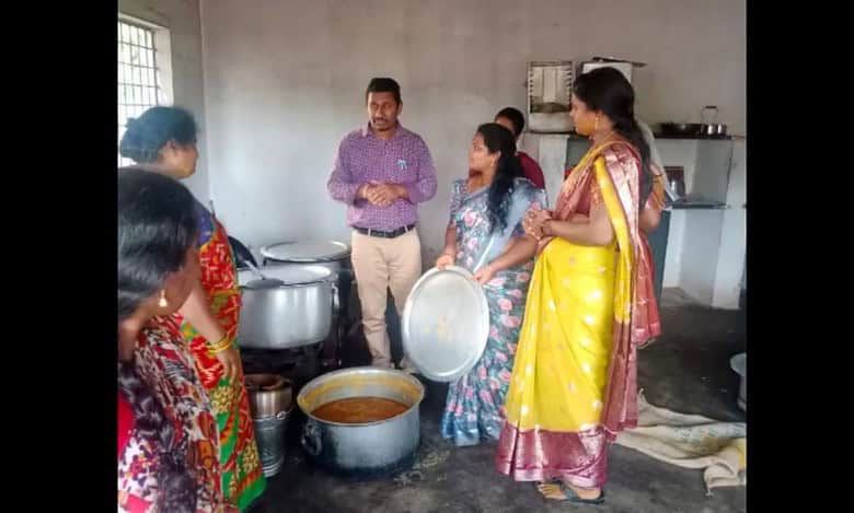 Food safety team raids schools, hostels in Telangana