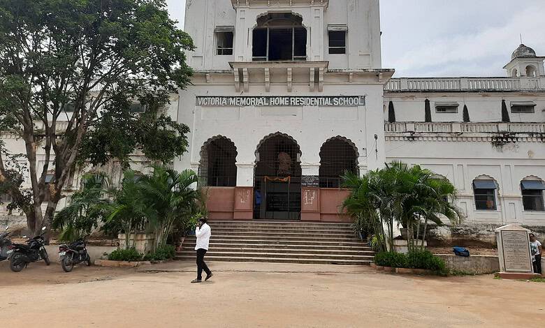 Snakes, drug users entering Victoria Memorial Home in Hyderabad