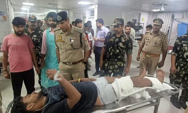 7 killed, 25 injured in bus-car collision on highway in UP's Etawah