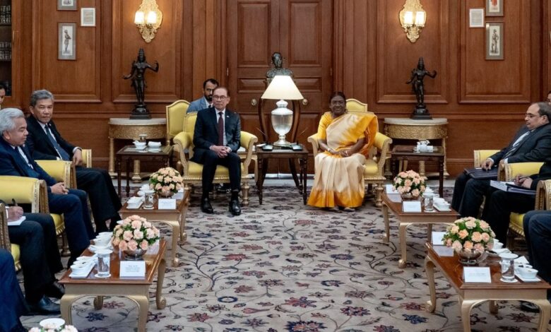 PM of Malaysia Anwar Ibrahim calls on President Murmu
