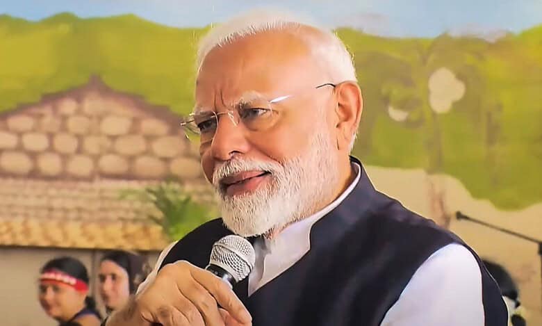 Maha polls: PM Modi alleges Congress collected Rs 700 cr from Karnataka liquor shops