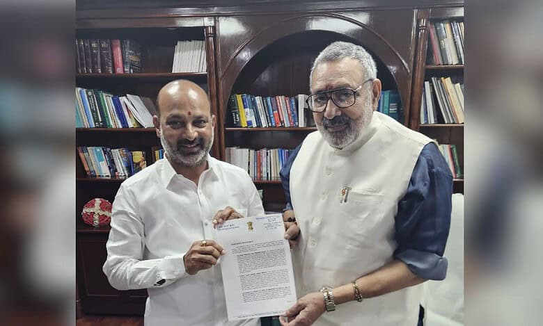 Bandi Sanjay urges Union Textiles min for powerloom cluster in Sircilla