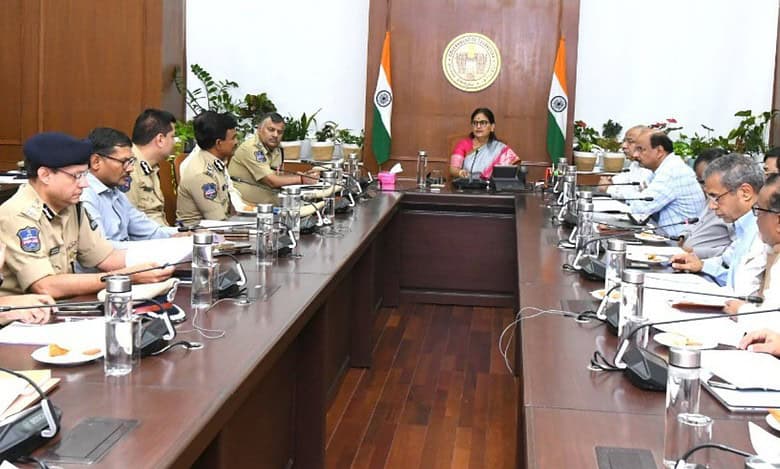 CS meets top officials at Secretariate