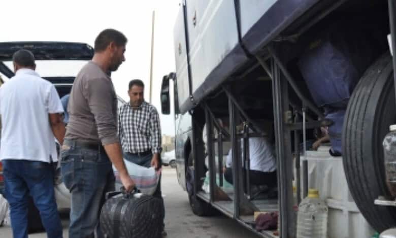 Lebanese flee to Syria