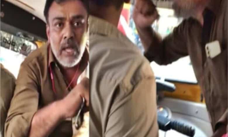 Ola driver attacking a femaile passaenger in Bengaluru