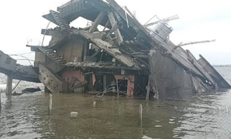 Telangana: Illegal building constructed in lake blown up in Sangareddy