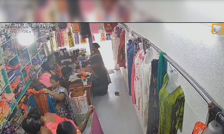 Saree heist in Sircilla