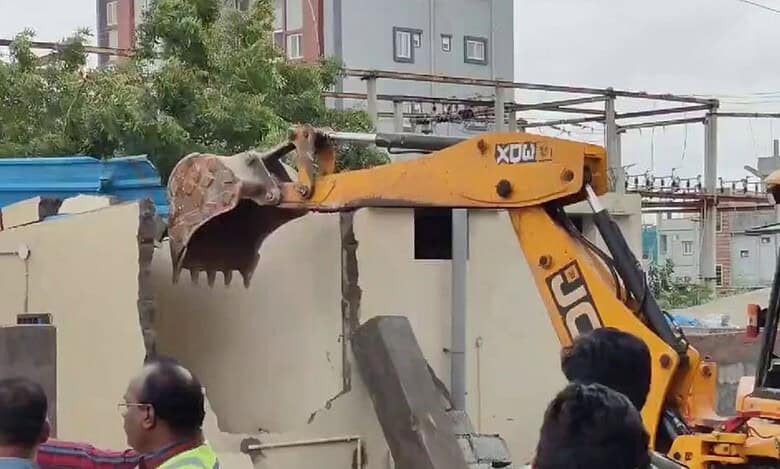 Hyderabad: Govt flattens 10 illegal buildings in Ameenpur