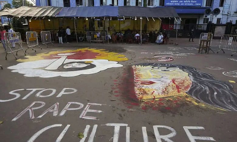 Kolkata rape: SC asks striking medics to resume work by Tuesday