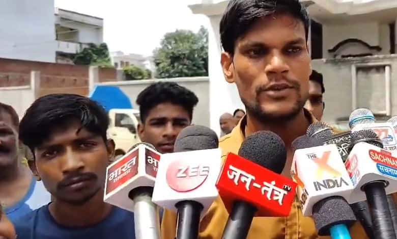 UP: Man praises advocate amid protests over house sale