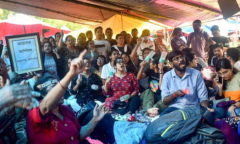 Agitating docs respond to state's invitation, head to Bengal CM's residence