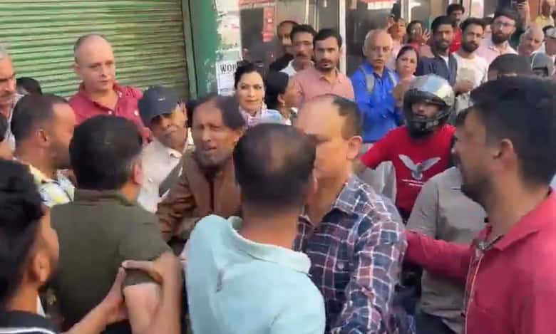 Video: Violent mob attacks elderly shopkeeper in Himachal Pradesh