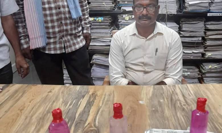 ACB nab district horticulture officer in bribery case of Rs 1,14,000
