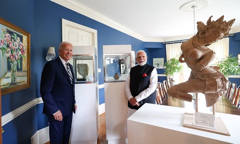 US hands over 297 antiquities smuggled out of India
