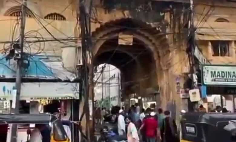 Portion of historic Dewan Devdi kaman collapses in Hyderabad