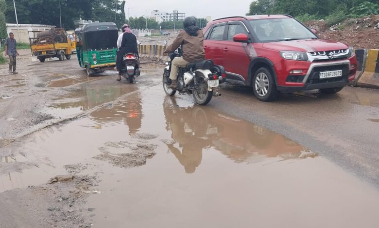 Pothole-ridden Bandlaguda-Errakunta road poses danger to commuters
