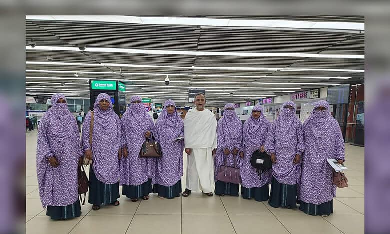 Bangladeshi man takes 8 sisters for Umrah, fulfills life-long dream