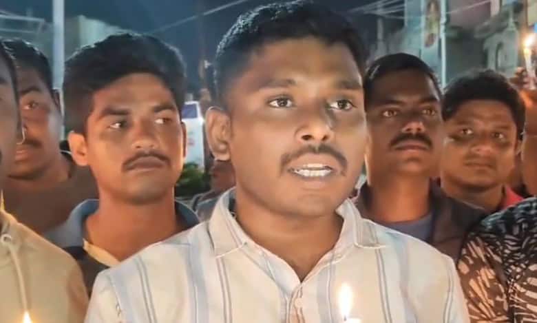 Battalion constables in Rajanna-Sircilla demanding the reinstatement of 36 constables suspended for demanding "One State One Police."