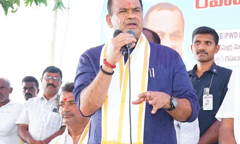 Telangana govt to build 17K km of roads, eliminate dirt roads: Komatireddy
