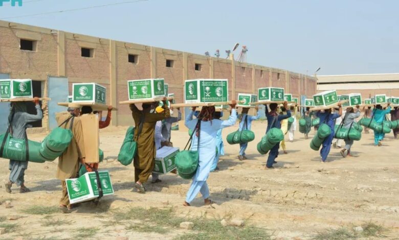 Saudi Arabia distributes 1,750 shelter bags in Pakistan