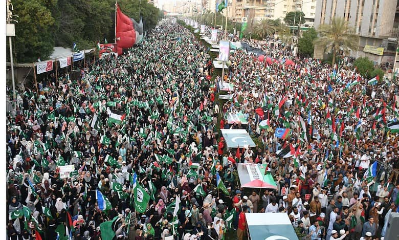 Demonstrators flood streets in Pakistan, mark 1 yr of Israeli aggression in Gaza