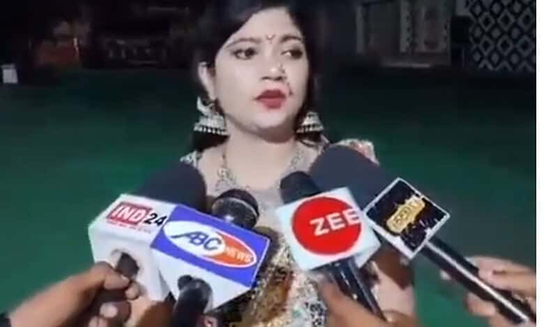 UP: Female anchor forced to leave Dandiya event in Jhansi over religion