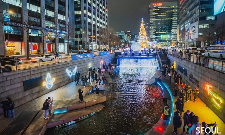 Light festival in restored Cheonggyecheon river