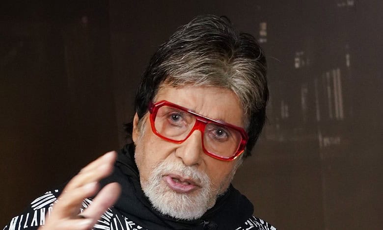Amitabh Bachchan pays a tribute to Ganga Maiya amidst Mahakumbh