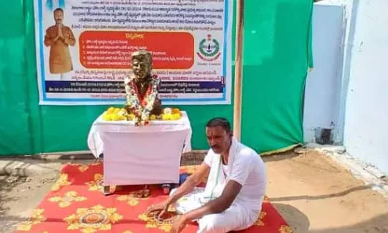 Former home guard protests at his residence in Bellampalli town along with chief minister A Revanth Reddy's statue demanding the reinstatement of his service.