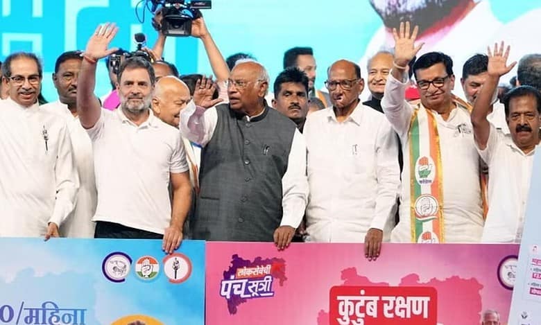 Shiv Sena (UBT) chief Uddhav Thackeray, Congress leader Rahul Gandhi, party president Mallikarjun Kharge, NCP (Sharad) chief Sharad Pawar with others during Maharashtra Swabhiman rally in Mumbai. PTI Photo
