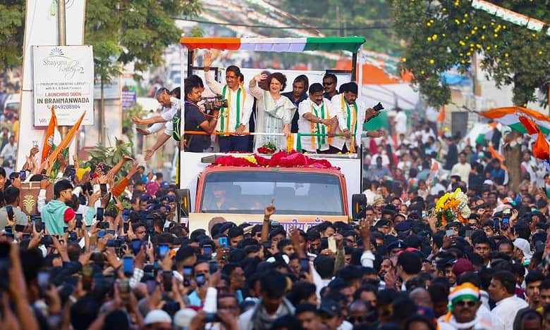 Congress General Secretary Priyanka Gandhi during a roadshow in support of party candidate Vikas Thakre ahead of Maharashtra Assembly elections, in Nagpur, Sunday, Nov, 17, 2024. (PTI Photo)