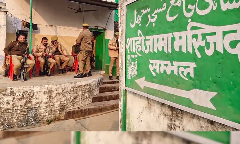 police outside Sambhal Jama Masjid photo for holi story