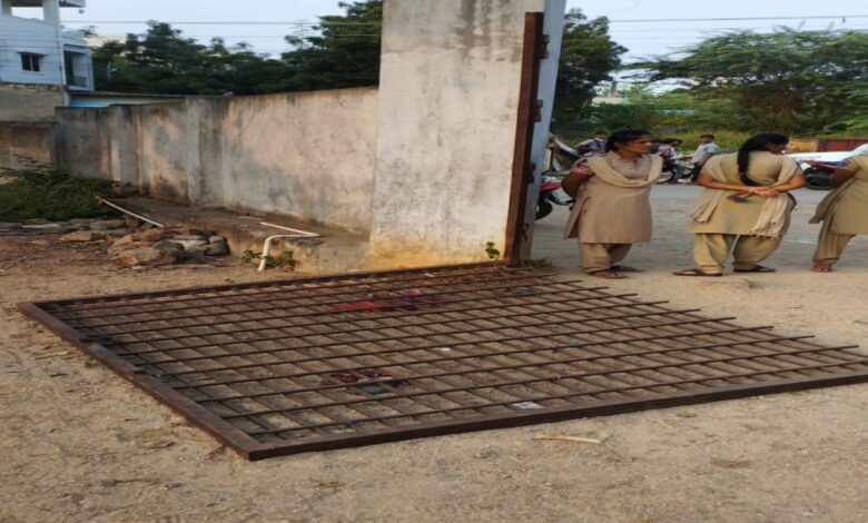 Hyderabad: Minor boy crushed as school gate falls on him