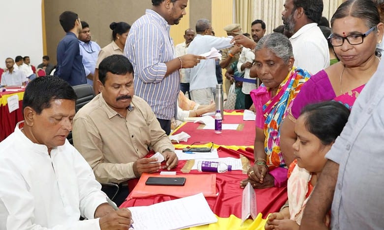 Hyderabad: 471 applications recieved at Praja Bhavan Prajavani